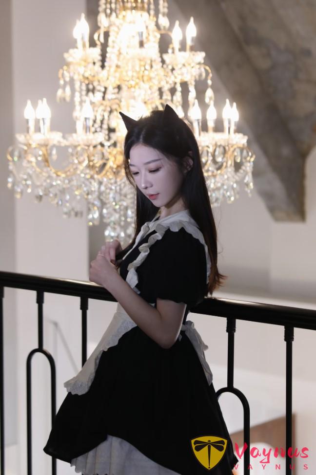 女仆装这样拍也太美了,9个氛围感姿势,又甜又乖,谁看谁迷糊