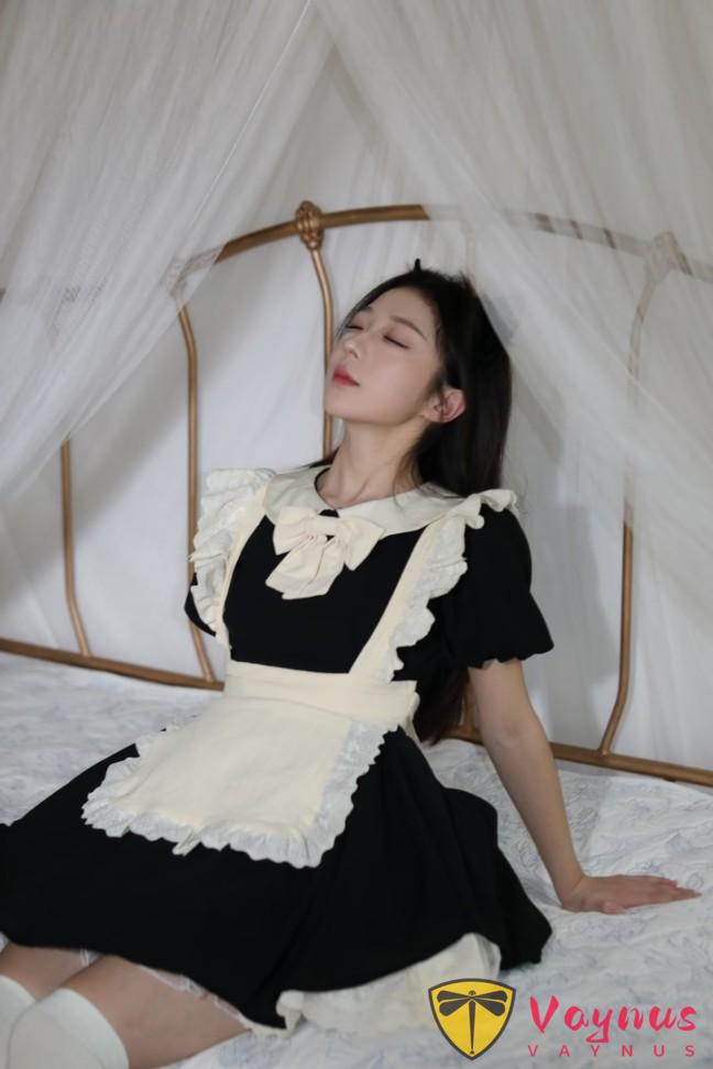 女仆装这样拍也太美了,9个氛围感姿势,又甜又乖,谁看谁迷糊