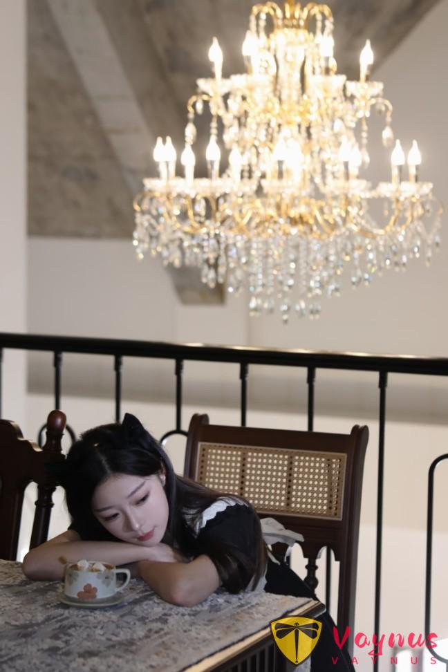 女仆装这样拍也太美了,9个氛围感姿势,又甜又乖,谁看谁迷糊