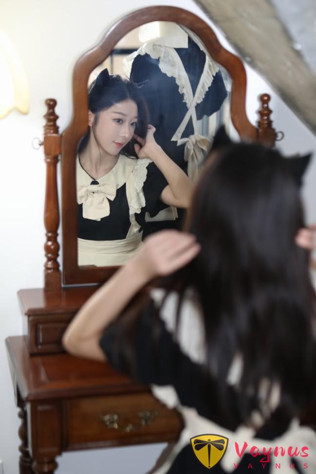 女仆装这样拍也太美了,9个氛围感姿势,又甜又乖,谁看谁迷糊