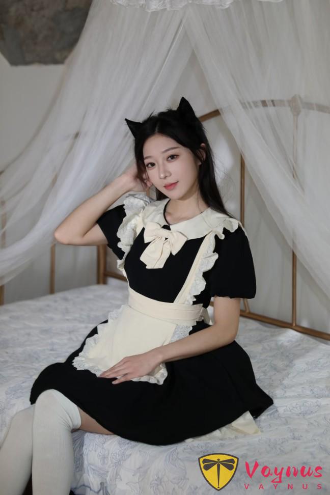 女仆装这样拍也太美了,9个氛围感姿势,又甜又乖,谁看谁迷糊