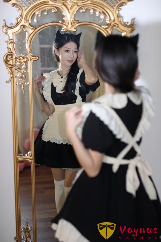 女仆装这样拍也太美了,9个氛围感姿势,又甜又乖,谁看谁迷糊