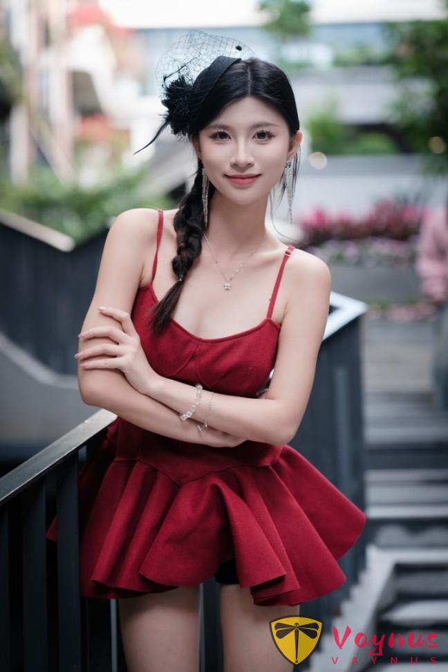 9個顯身材紅裙拍照姿勢，性感嫵媚不落俗，這身材殺誰能頂得住