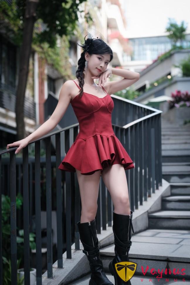 9個顯身材紅裙拍照姿勢，性感嫵媚不落俗，這身材殺誰能頂得住