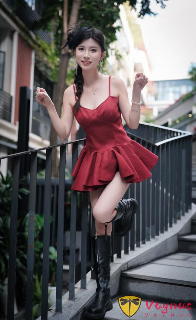 9個顯身材紅裙拍照姿勢，性感嫵媚不落俗，這身材殺誰能頂得住