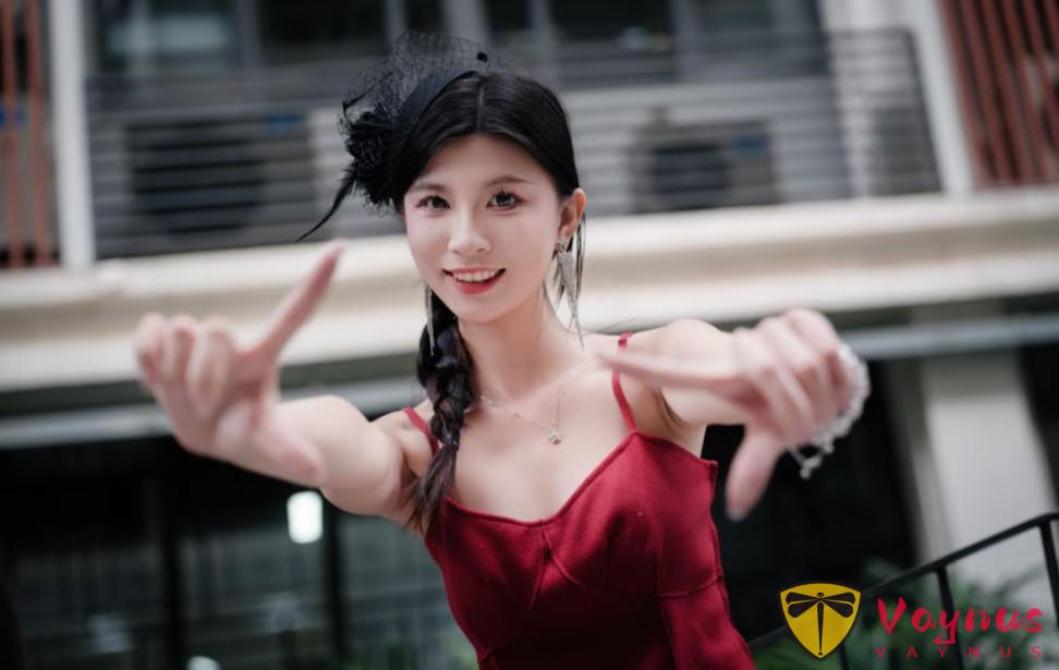 9個顯身材紅裙拍照姿勢，性感嫵媚不落俗，這身材殺誰能頂得住