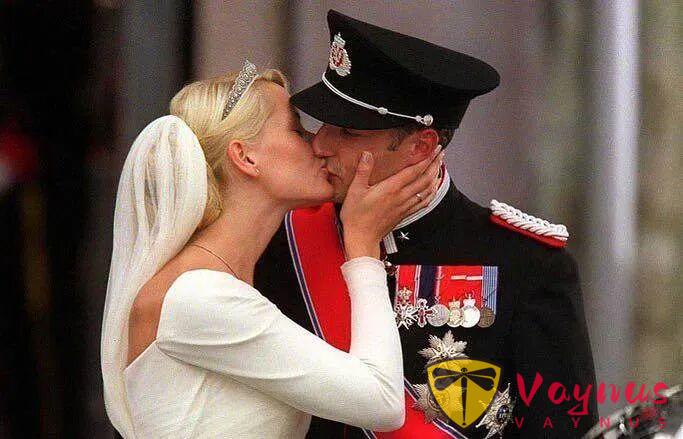 爱泼斯坦 邮件里的“甜心”和“通J”，王妃的滤镜碎彻底了！