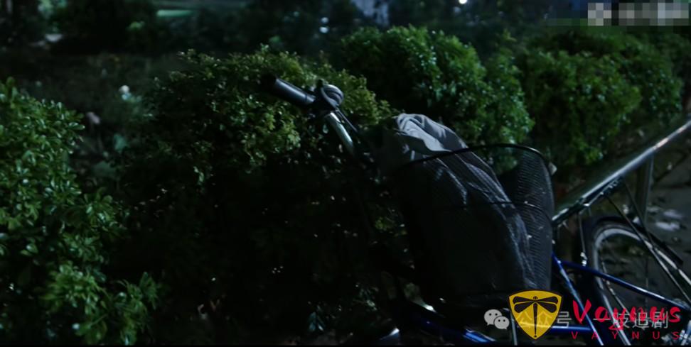 全程戴墨鏡裝酷，臺詞黏糊，58歲姜武帶來國際影帝“教科書”式演技