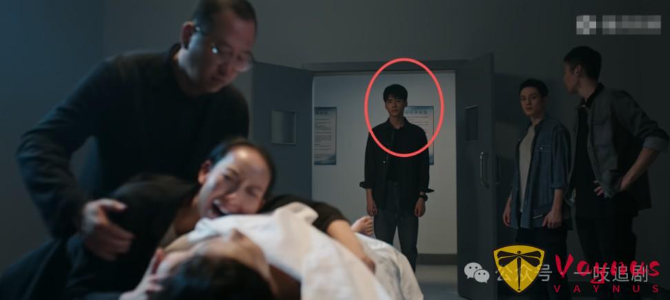 全程戴墨鏡裝酷，臺詞黏糊，58歲姜武帶來國際影帝“教科書”式演技