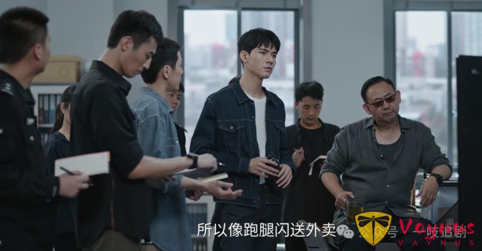 全程戴墨鏡裝酷，臺詞黏糊，58歲姜武帶來國際影帝“教科書”式演技