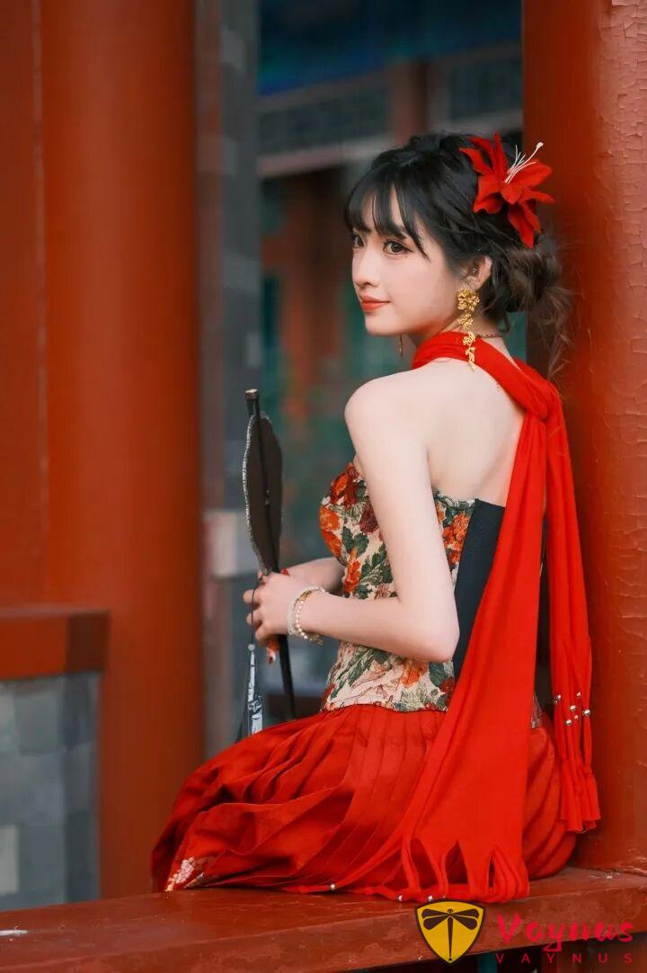 氛围感拉满！9个新中式拍照姿势，不仅显瘦还显白，过年照着拍