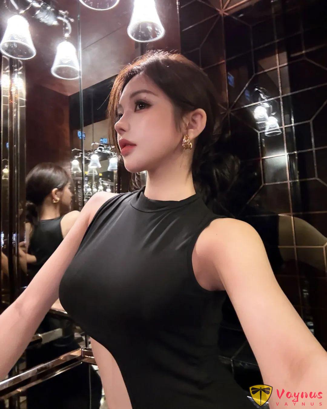 沪上极品女神！又白又嫩，凹凸有致，曲线曼妙太绝了