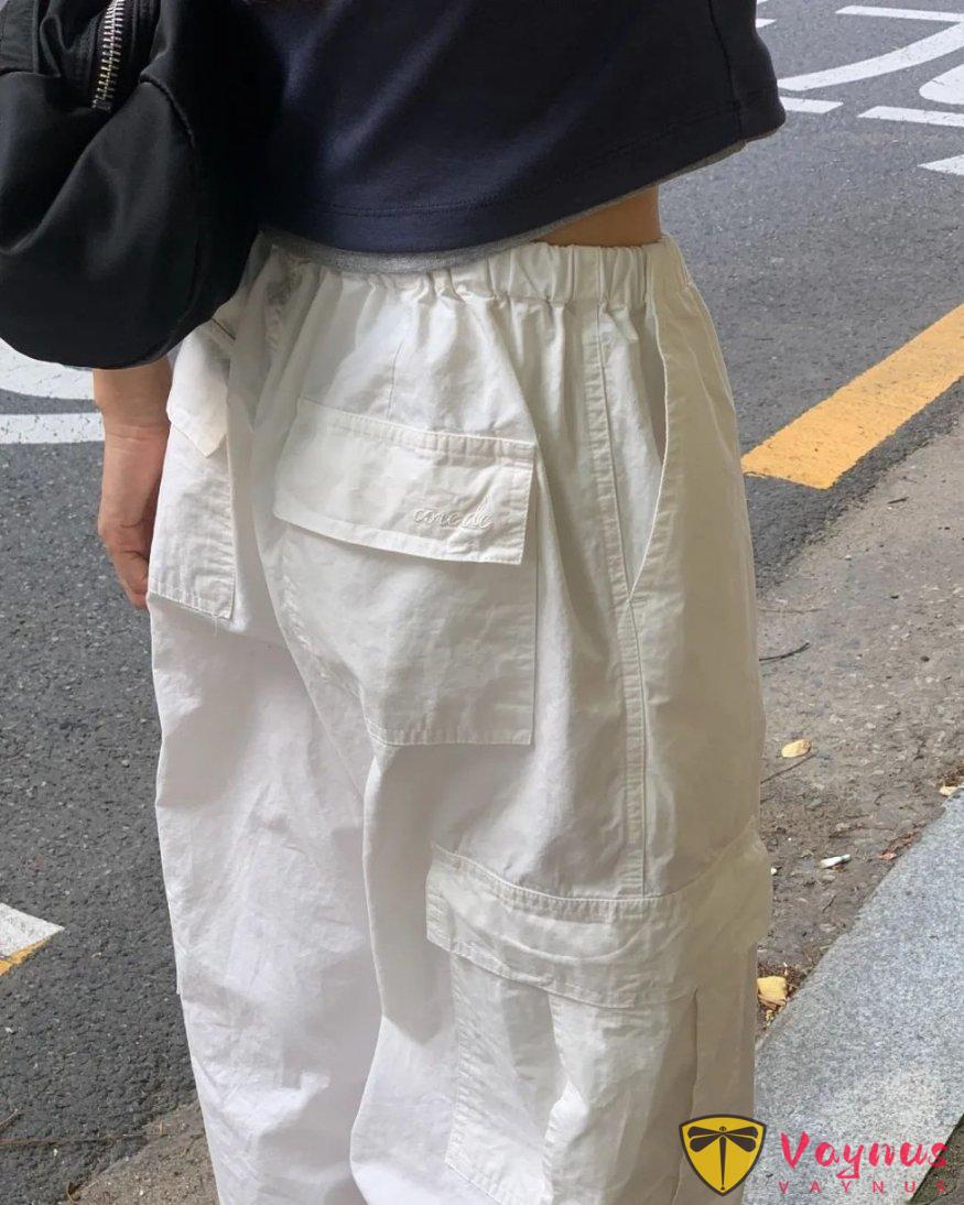 白色工装裤的简约穿搭