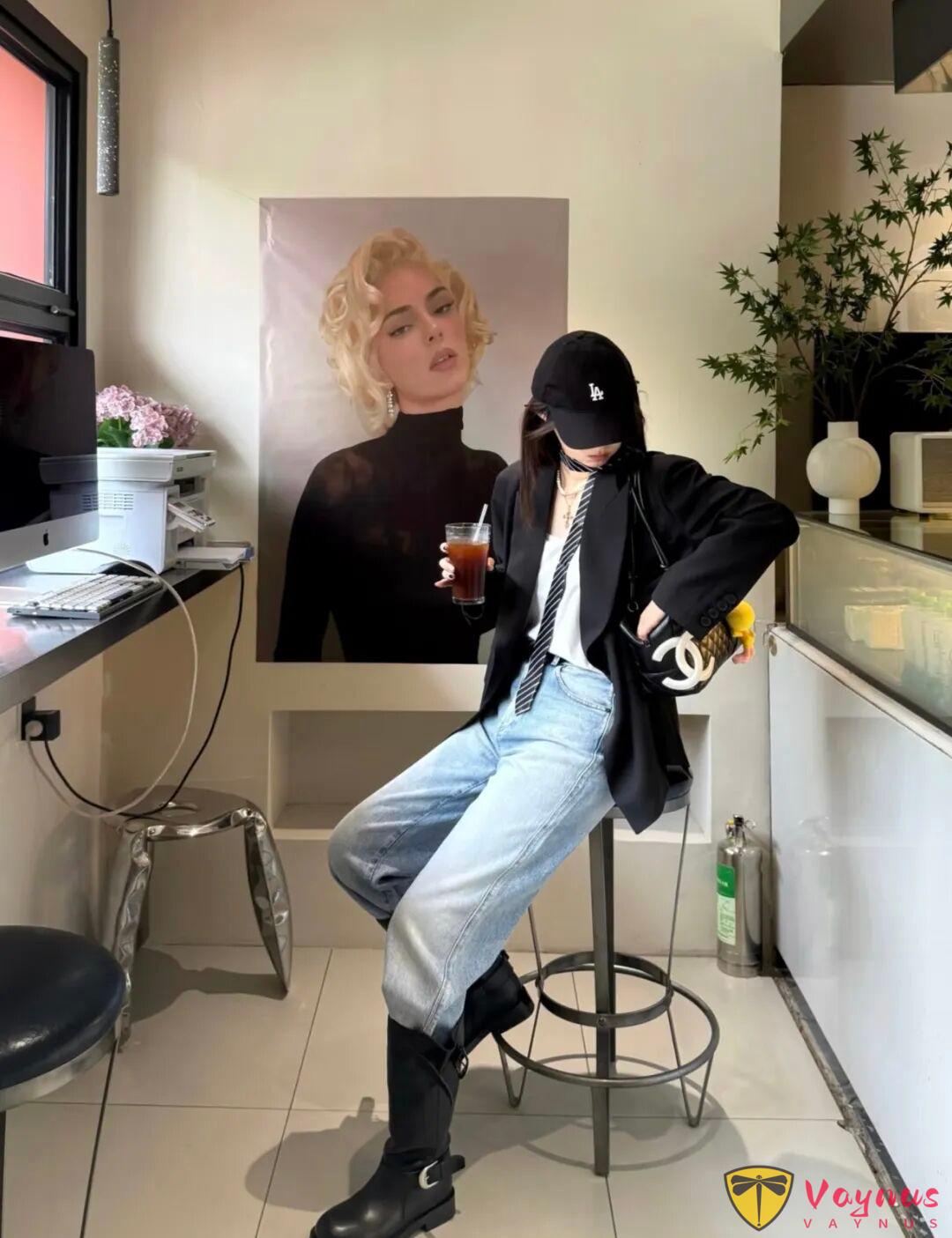 黑色西服的秋日穿搭