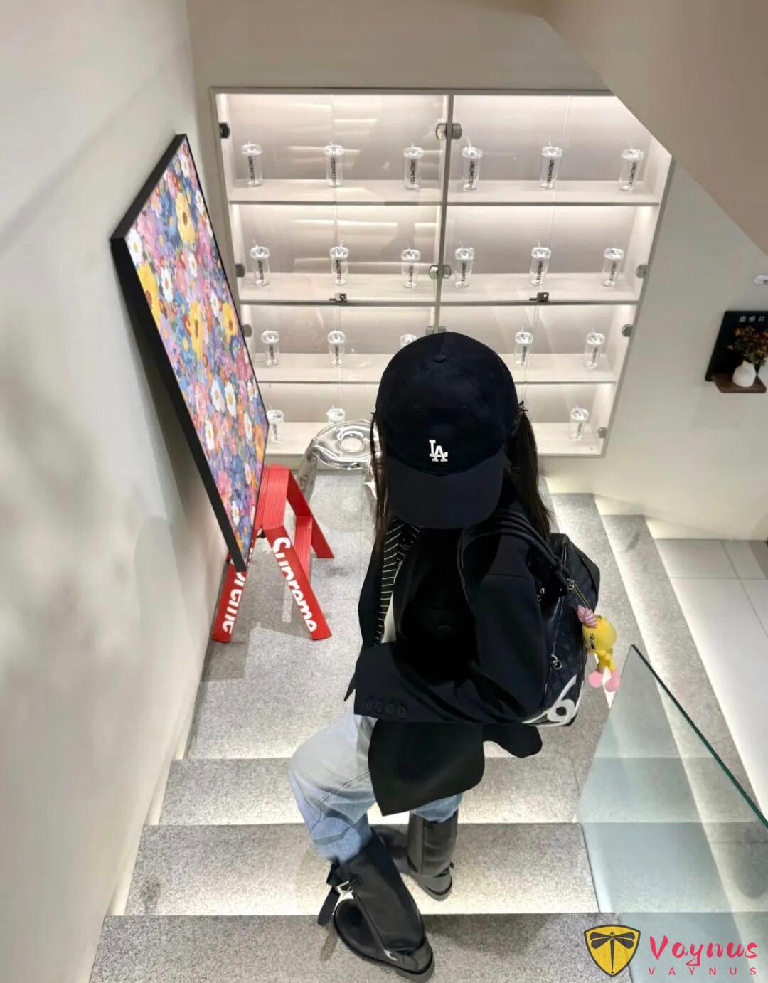 黑色西服的秋日穿搭