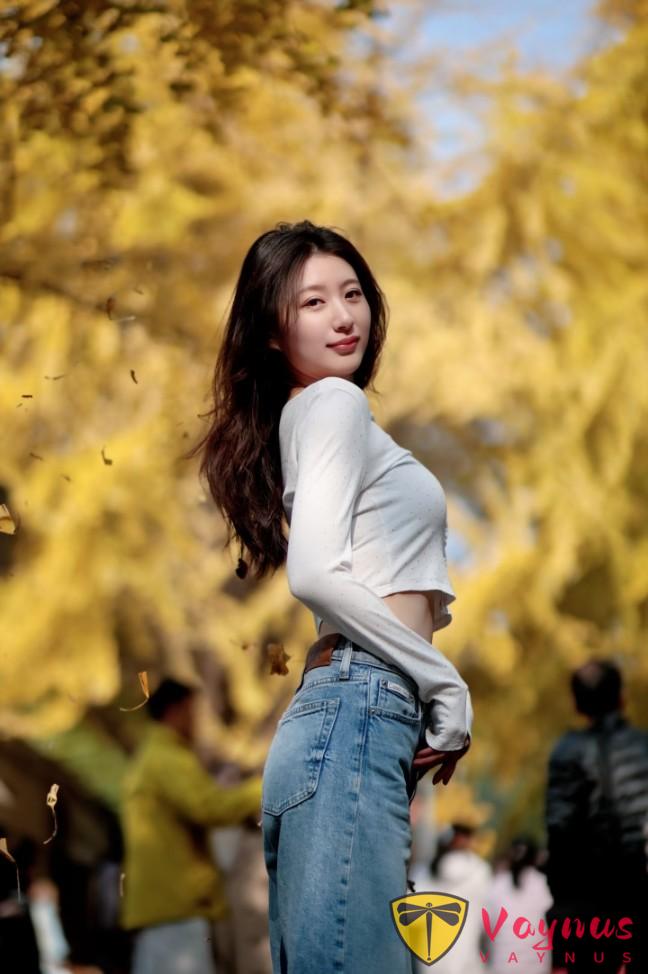 9個秋日銀杏拍照姿勢,清新干淨顯膚白,白衣牛仔纔是yyds