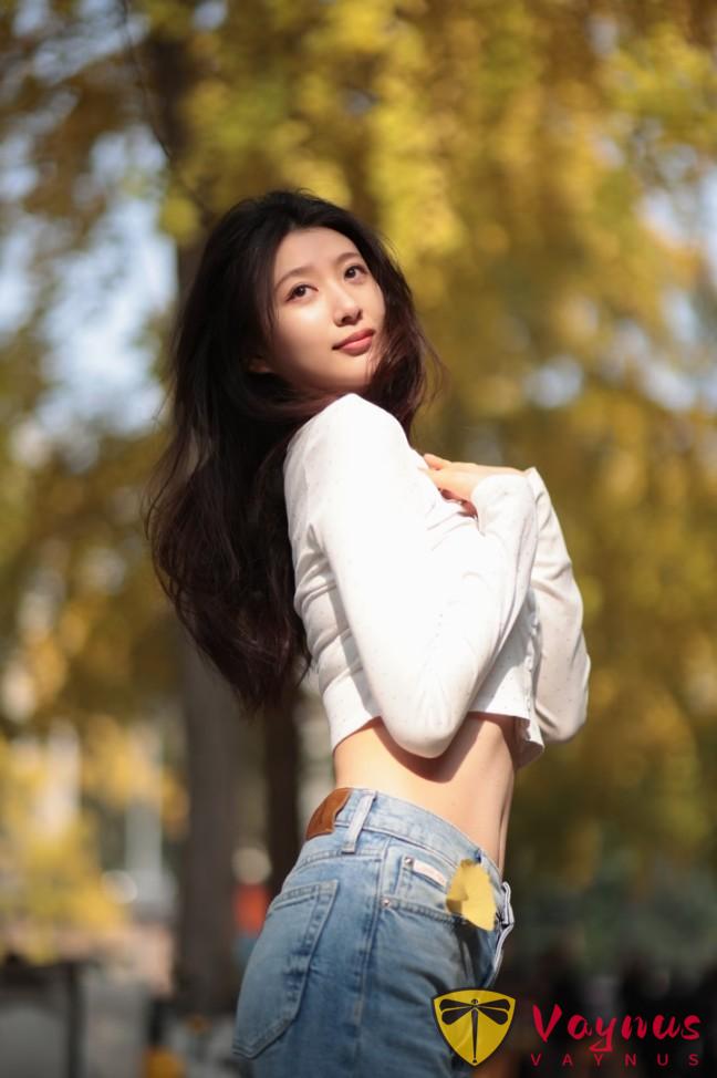 9個秋日銀杏拍照姿勢,清新干淨顯膚白,白衣牛仔纔是yyds