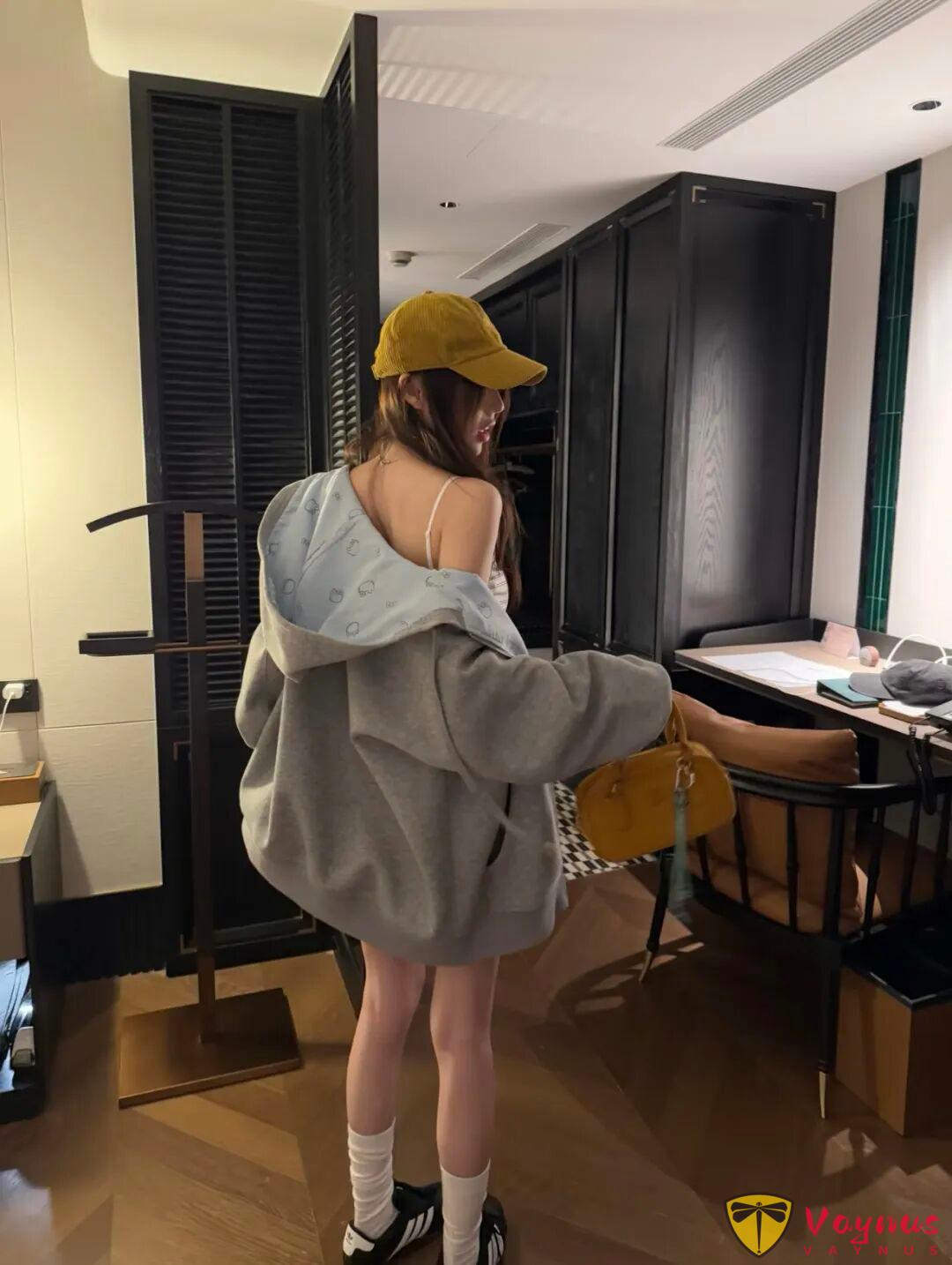 早秋卫衣怎么搭