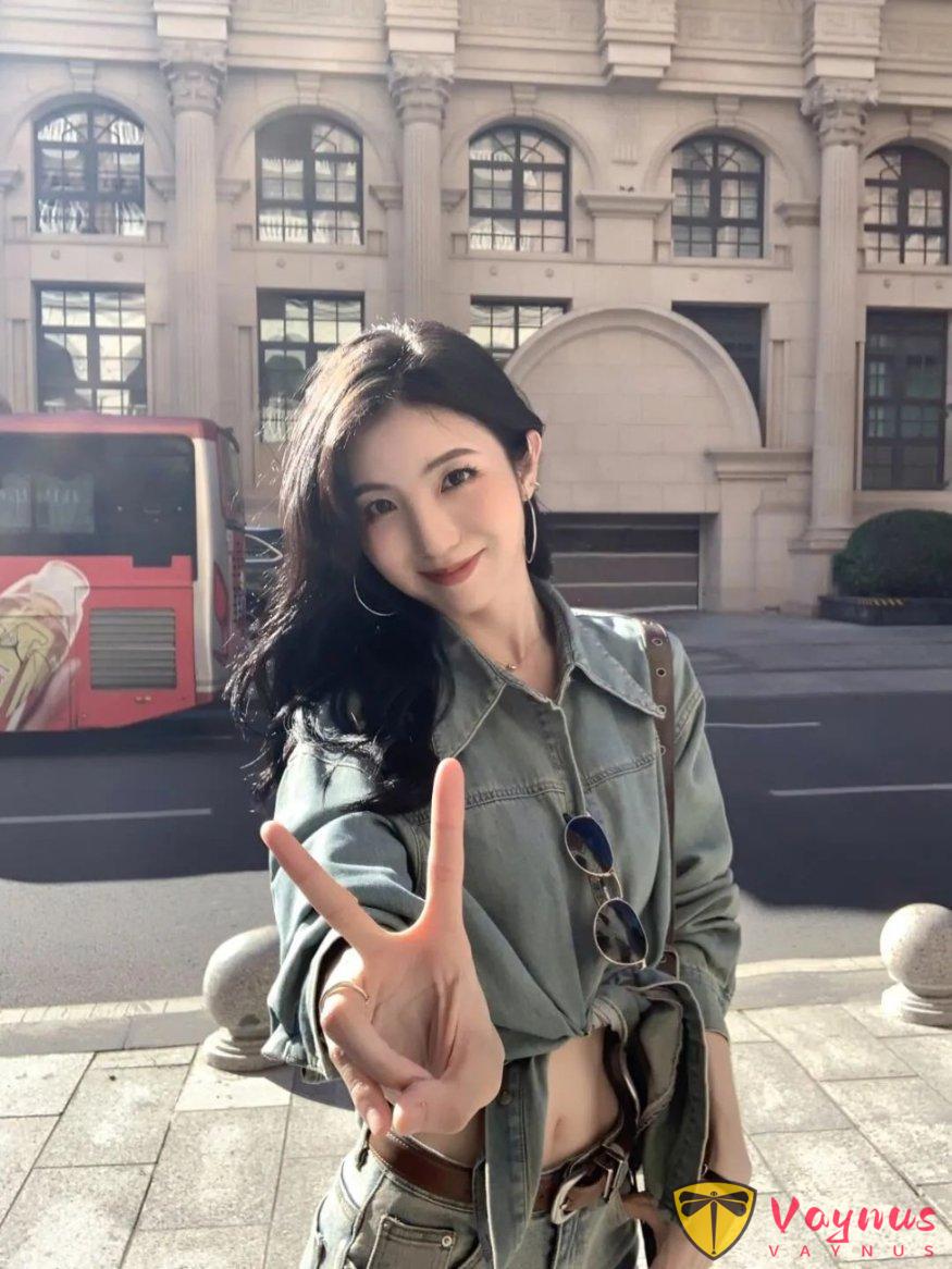 户外拍照9个万能姿势自信大方，每一张都是大片既视感，拍出自然又高级，简直不要太美