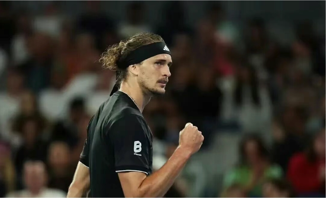 1769502586194027724.webp 剛剛!首個澳網男單四強誕生,世界第三3-1艱難取勝,20歲小將險翻盤