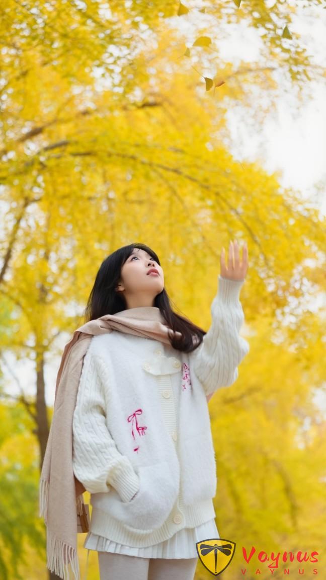 秋日银杏拍照，9个i人姿势，温柔又治愈，漂亮唯美宛如白月光