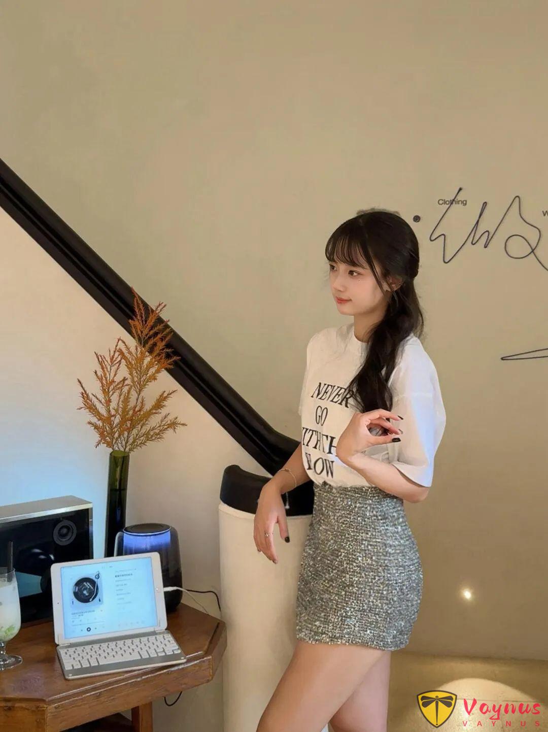 咖啡店清新系女孩｜9种自然动作拍法，松弛感十足，画面干净又有故事感