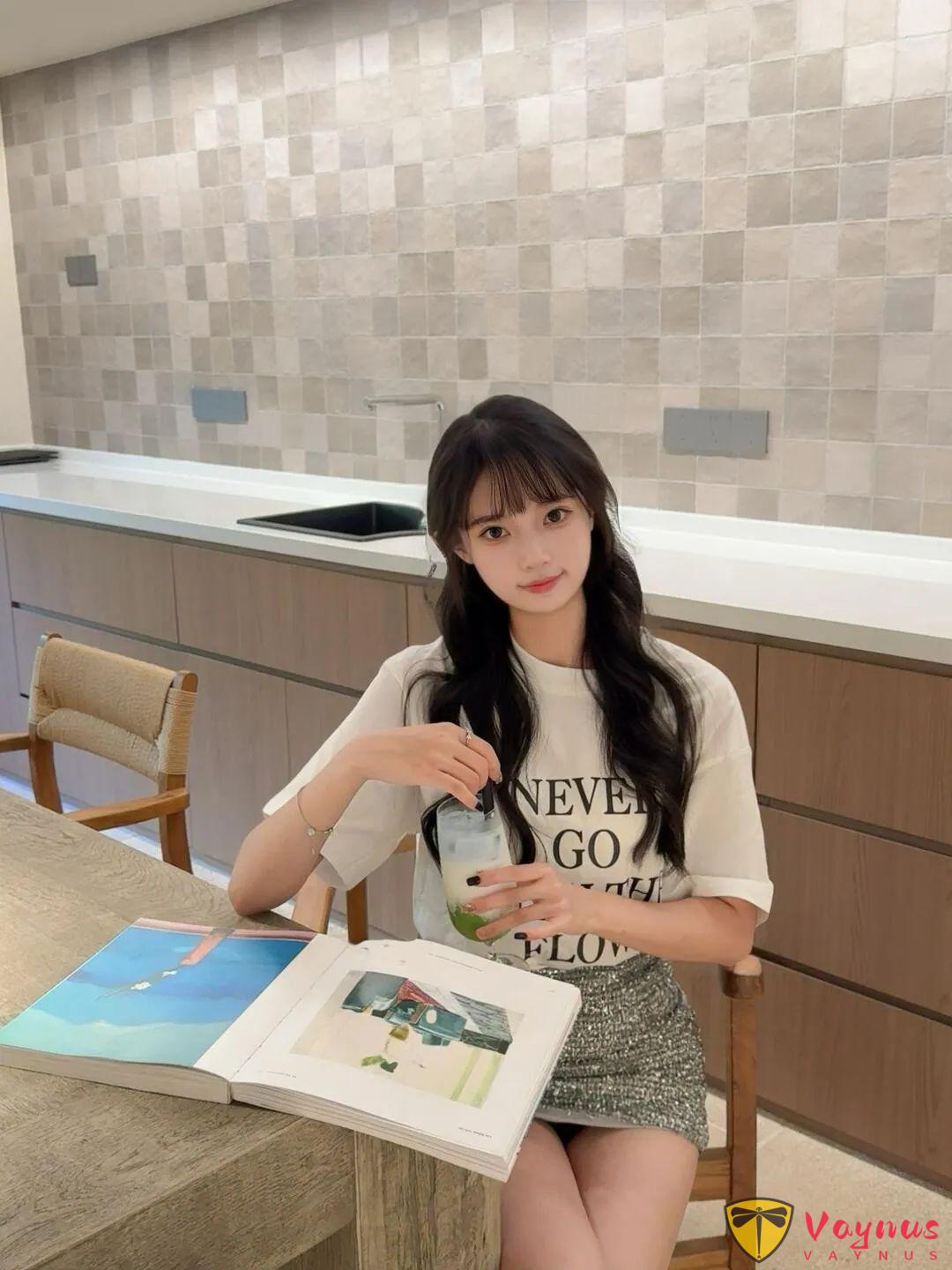 咖啡店清新系女孩｜9种自然动作拍法，松弛感十足，画面干净又有故事感