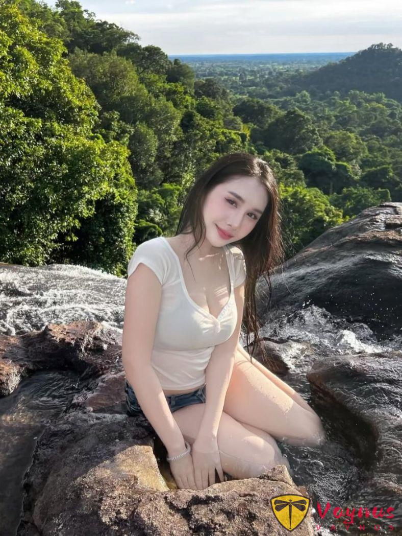 野生，但性感！9個溪邊玩水拍照姿勢，把夏天的生命力拍絕了