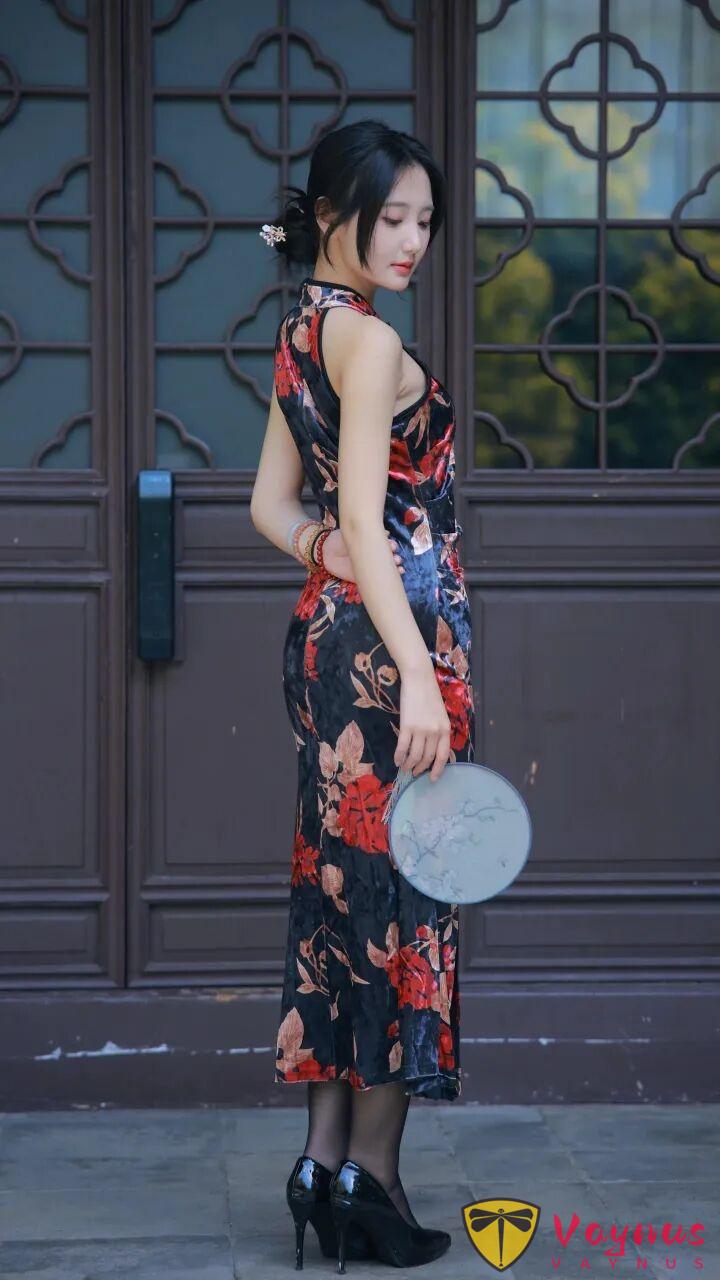 9個旗袍拍照姿勢,三分清冷,七分嫵媚,風情萬種的最佳演繹