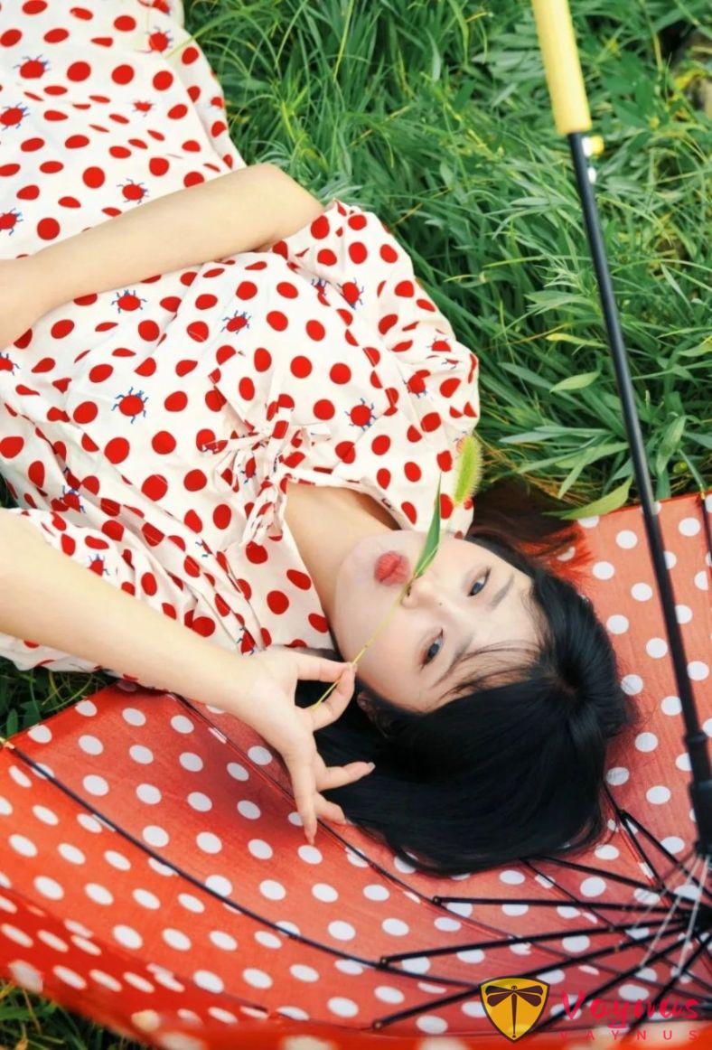 拍照一定要试试红白配色！照片充满活力感、 亮眼灵动又活泼，夏日氛围感拉满
