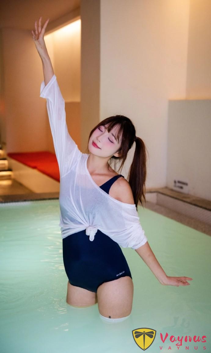 冬天泡汤必备！9个死库水拍照姿势，清纯又性感、甜美又撩人~