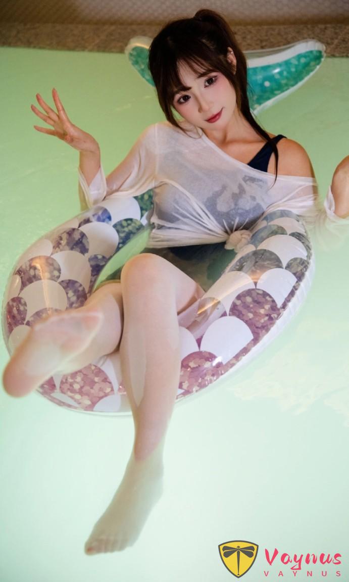 冬天泡汤必备！9个死库水拍照姿势，清纯又性感、甜美又撩人~