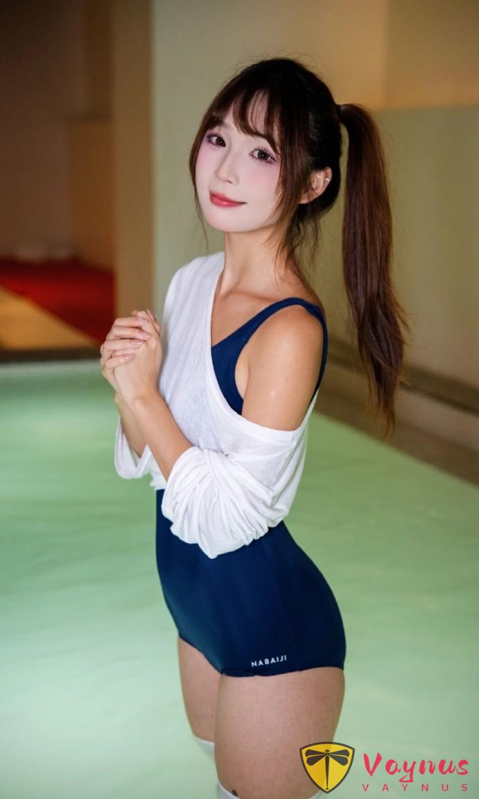 冬天泡汤必备！9个死库水拍照姿势，清纯又性感、甜美又撩人~