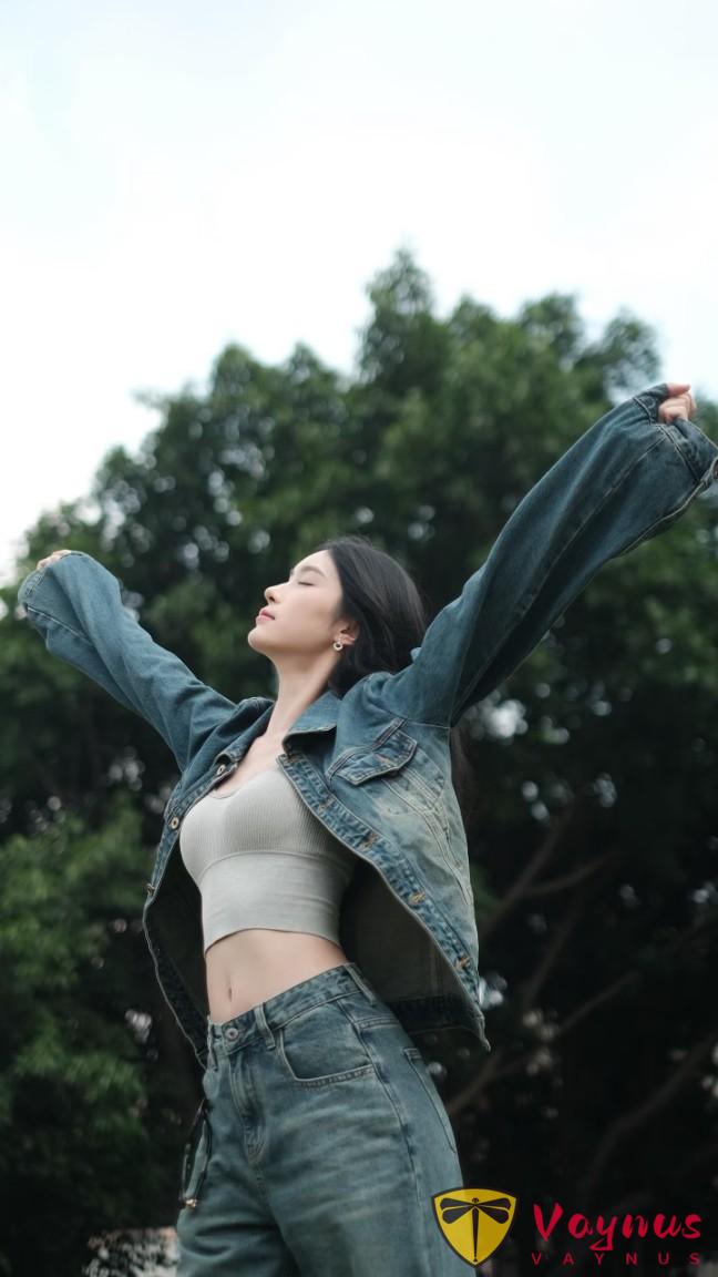 高级的街拍，是人穿衣！9个拍照姿势，让你把牛仔穿出自己的味道