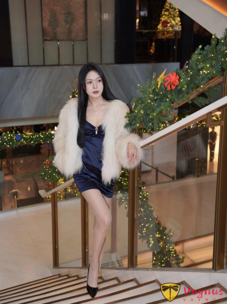 9个圣诞树拍照姿势,性感自信显身材,一眼沦陷的清冷御姐气场