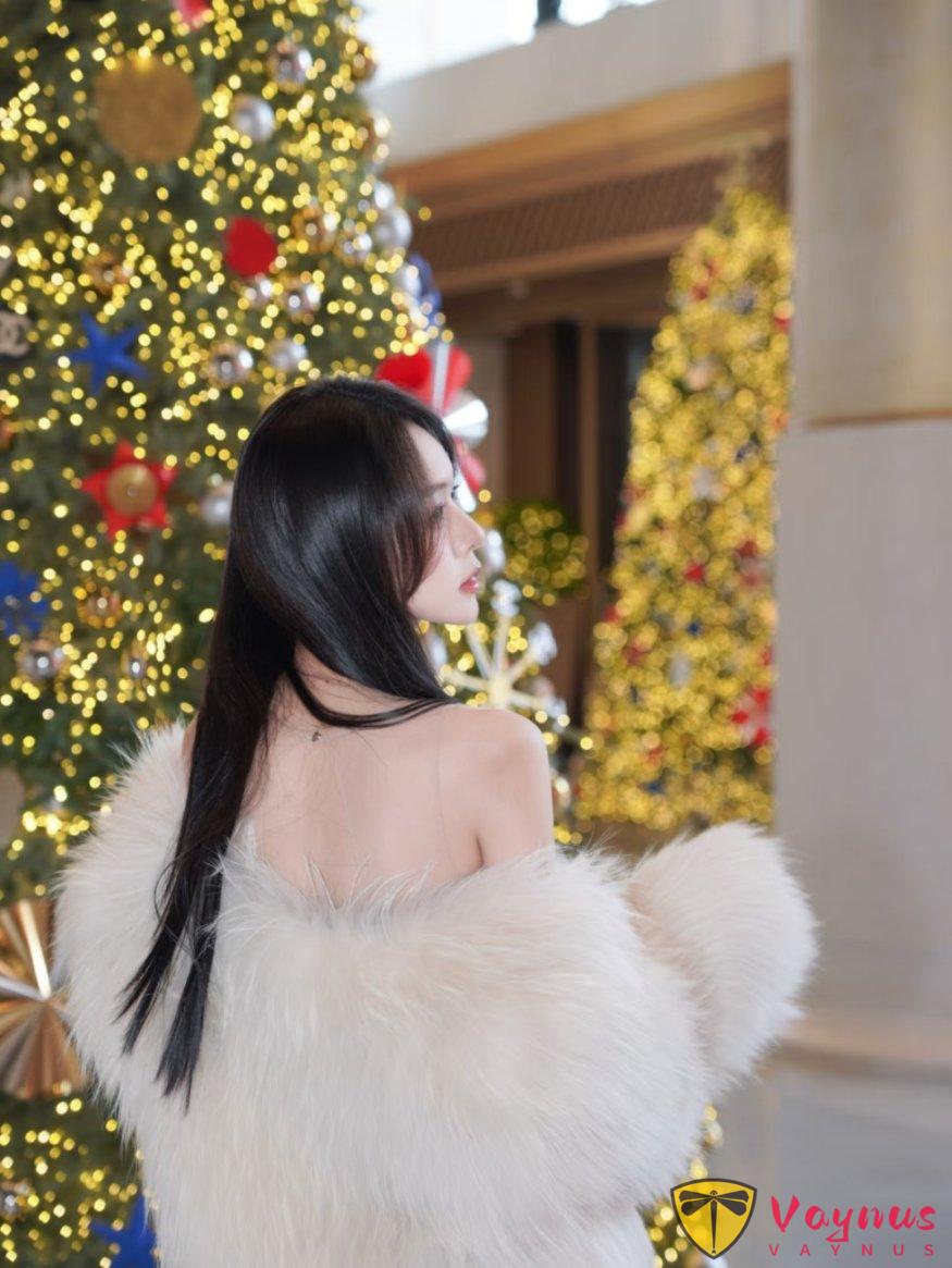 9个圣诞树拍照姿势,性感自信显身材,一眼沦陷的清冷御姐气场