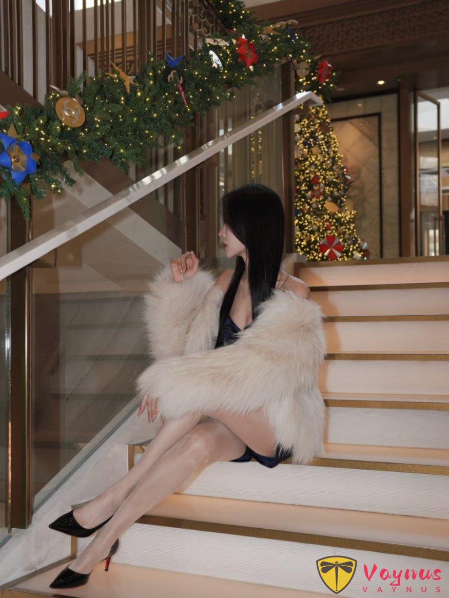 9个圣诞树拍照姿势,性感自信显身材,一眼沦陷的清冷御姐气场