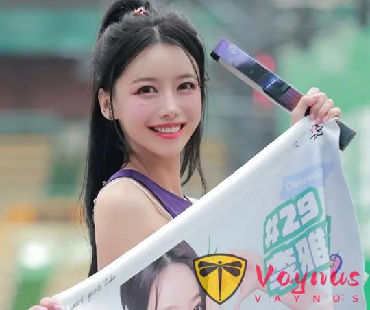 女神李雅英捐29万被骂到道歉！网红与老艺人的交锋，谁更占理？