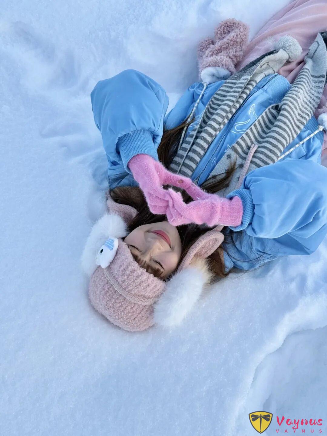 9個多巴胺雪地拍照姿勢，元氣活潑顯可愛，輕鬆告別冬日沉悶感