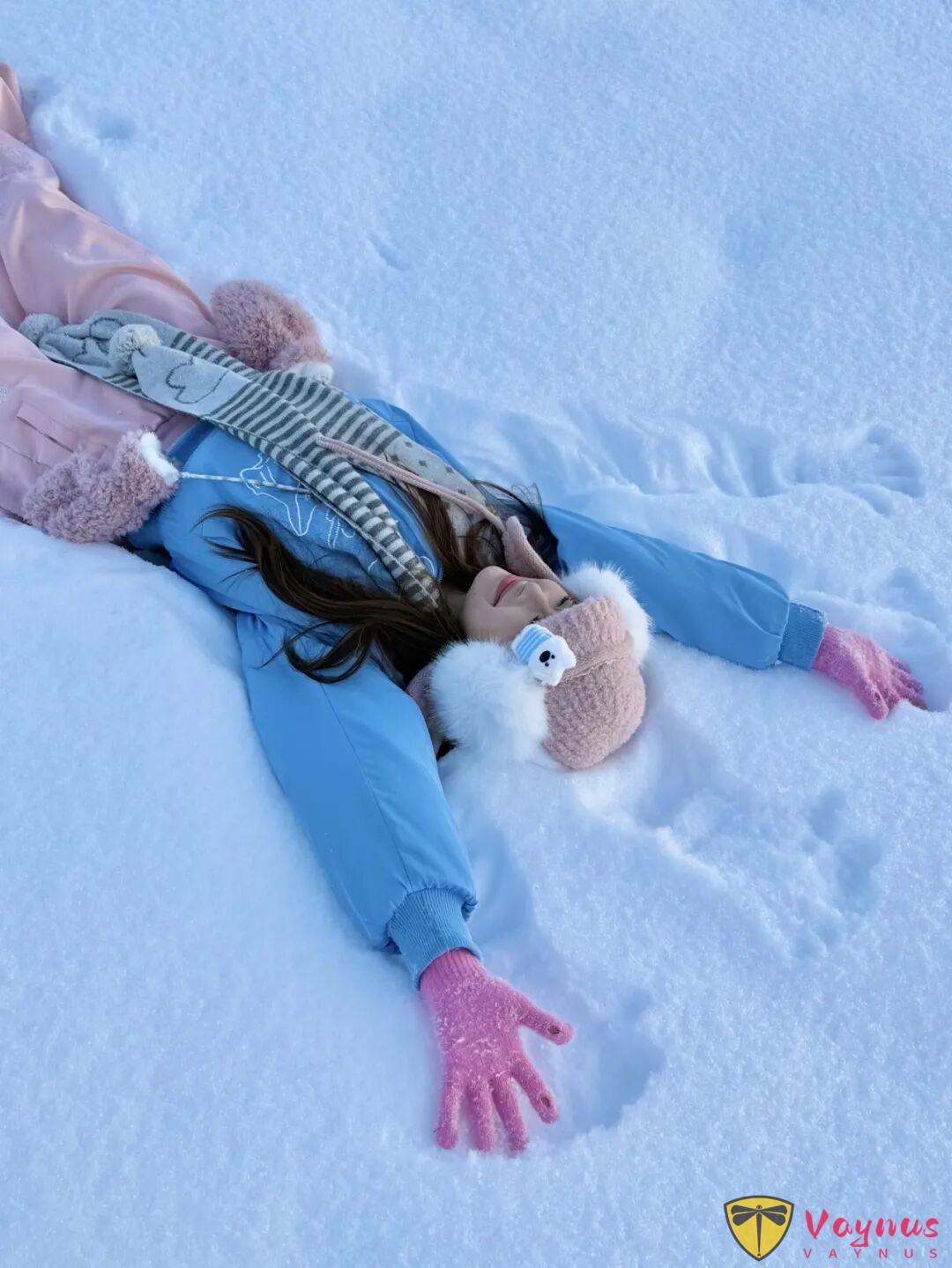 9個多巴胺雪地拍照姿勢，元氣活潑顯可愛，輕鬆告別冬日沉悶感