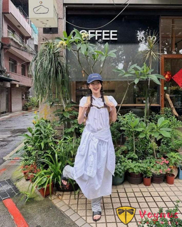 可可愛愛的韓國小姐姐連衣裙+棒球帽休閒穿搭