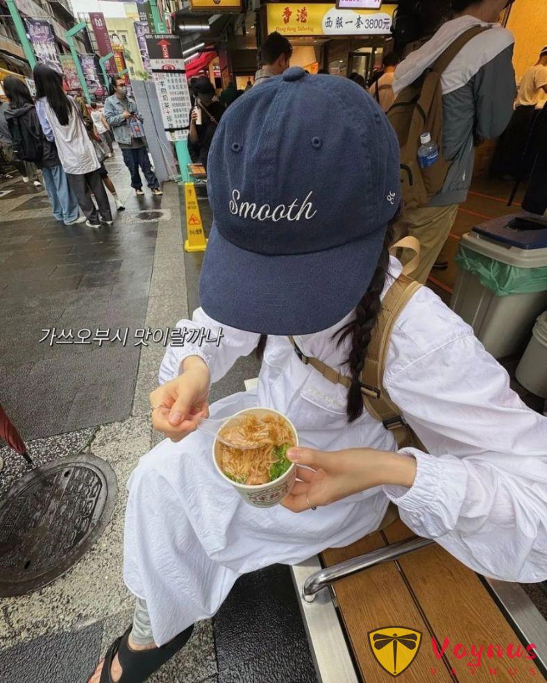 可可愛愛的韓國小姐姐連衣裙+棒球帽休閒穿搭