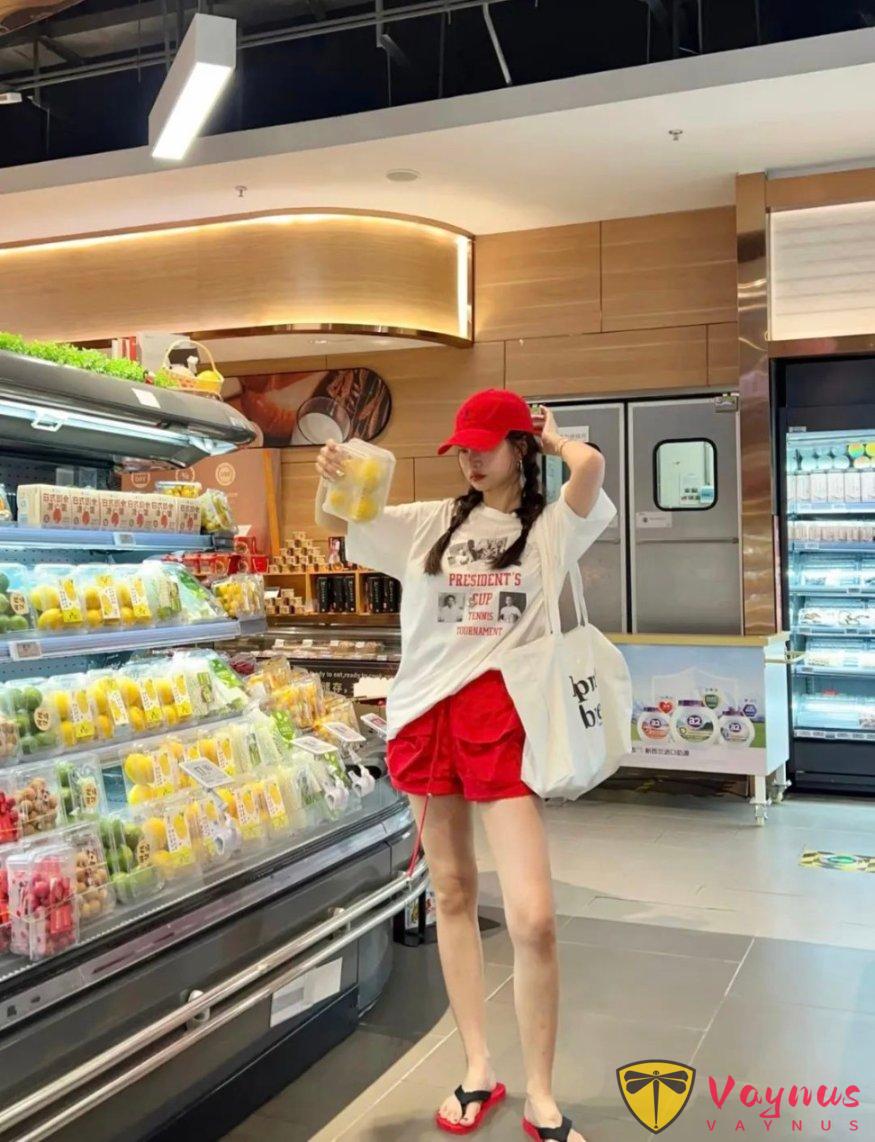 红色短裤怎么搭