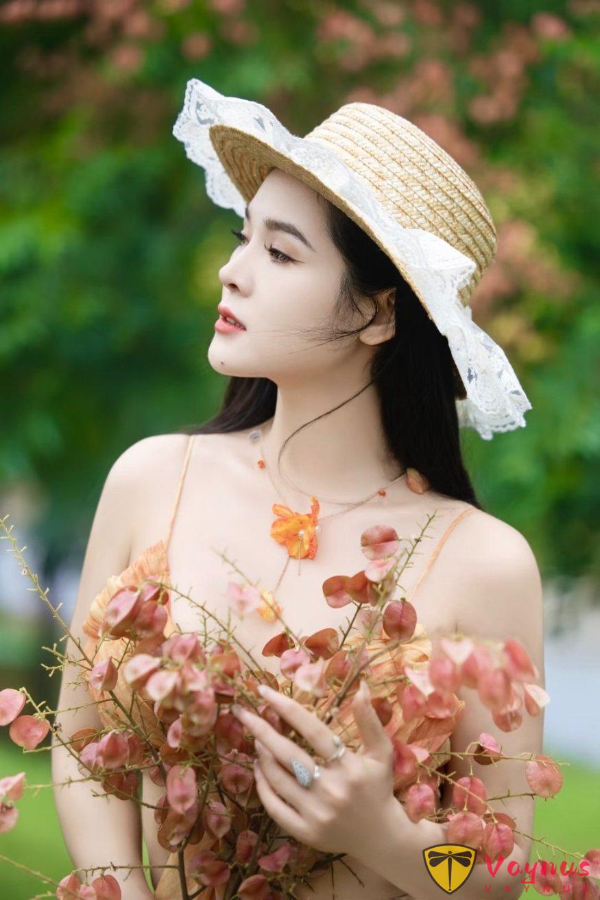 9个秋日栾树拍照姿势，温柔又出片，拍出电影感的浪漫油画大片