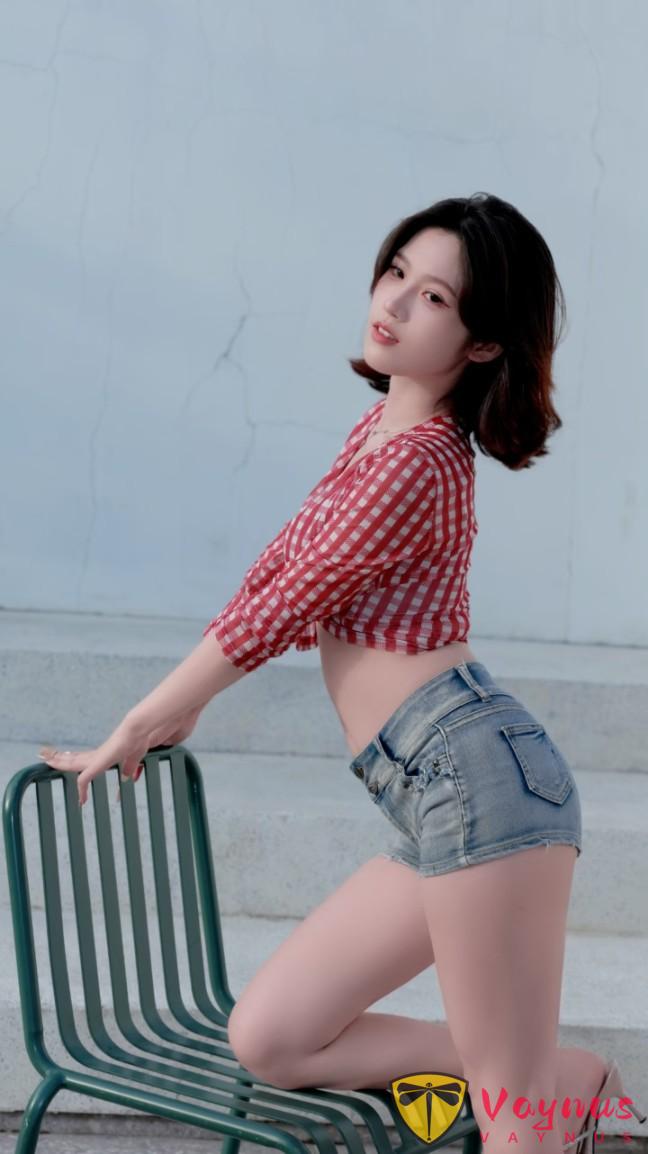 牛仔辣妹，高级性感写真！9个动作，自信大方秀身材，拍出大长腿