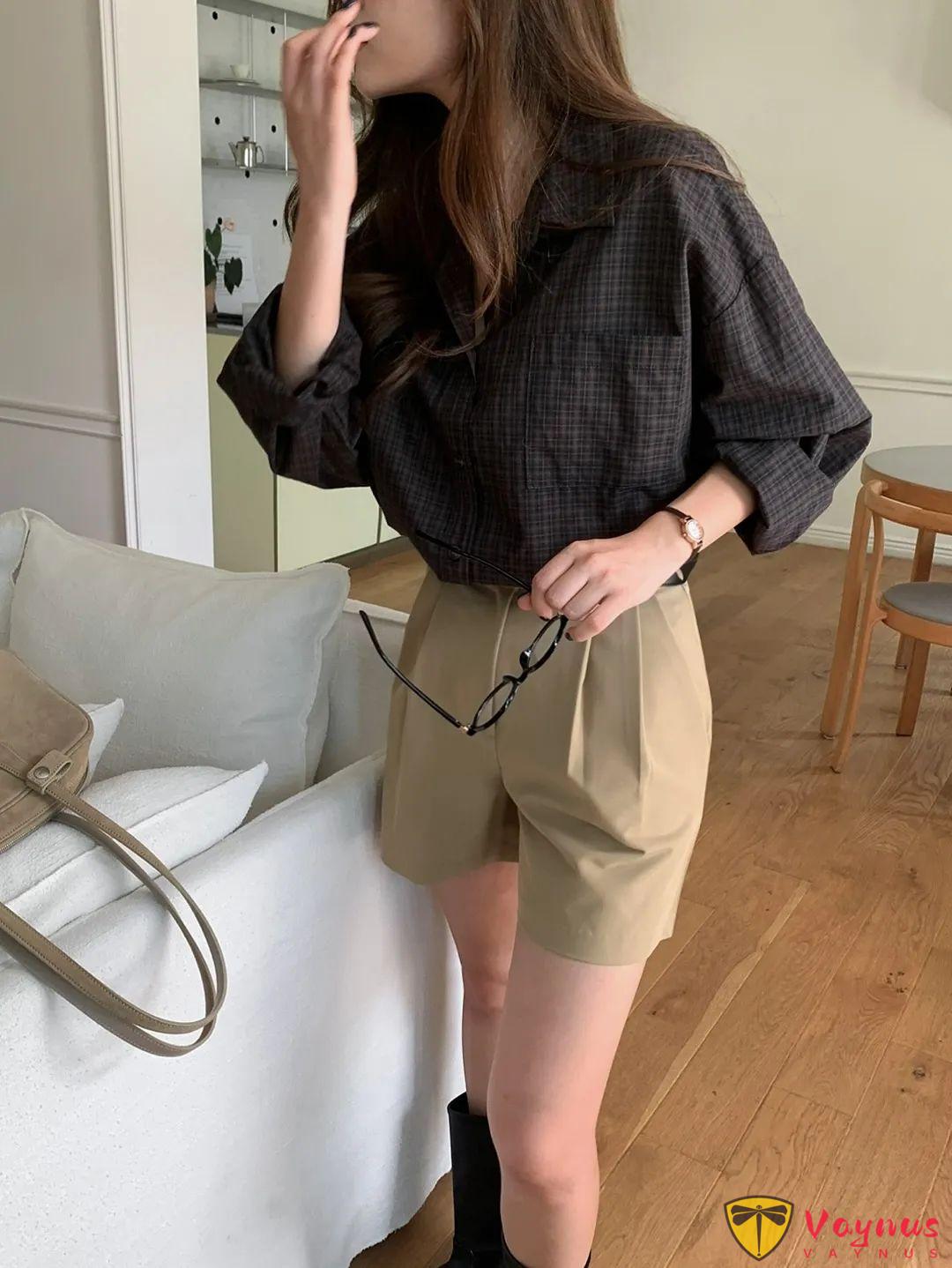 深咖色格子衬衫怎么搭