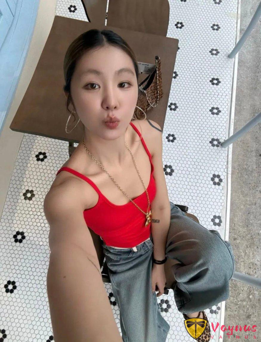 紅色背心的ins穿搭