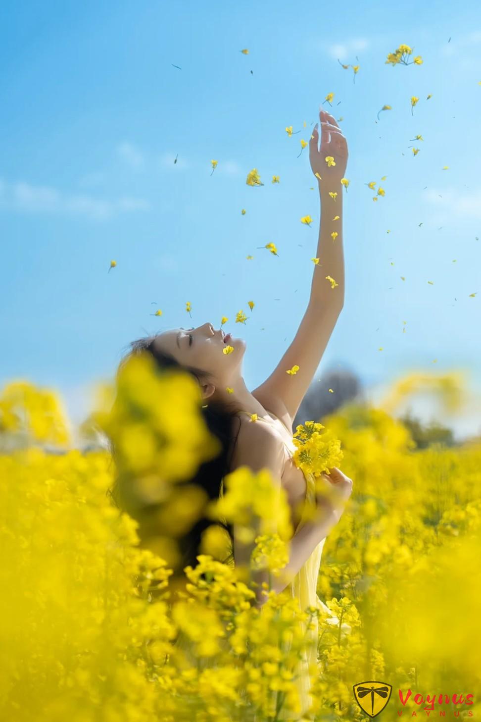 是谁在说油菜花土啊！油菜花这么拍文艺也出片，轻松拍出女神范儿