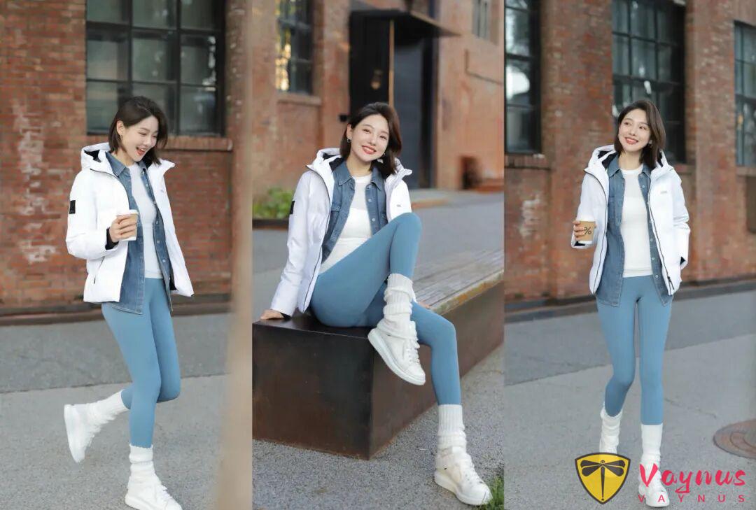 瑜伽裤搭羽绒服,8个街拍姿势,好看又亮眼,上镜显身材