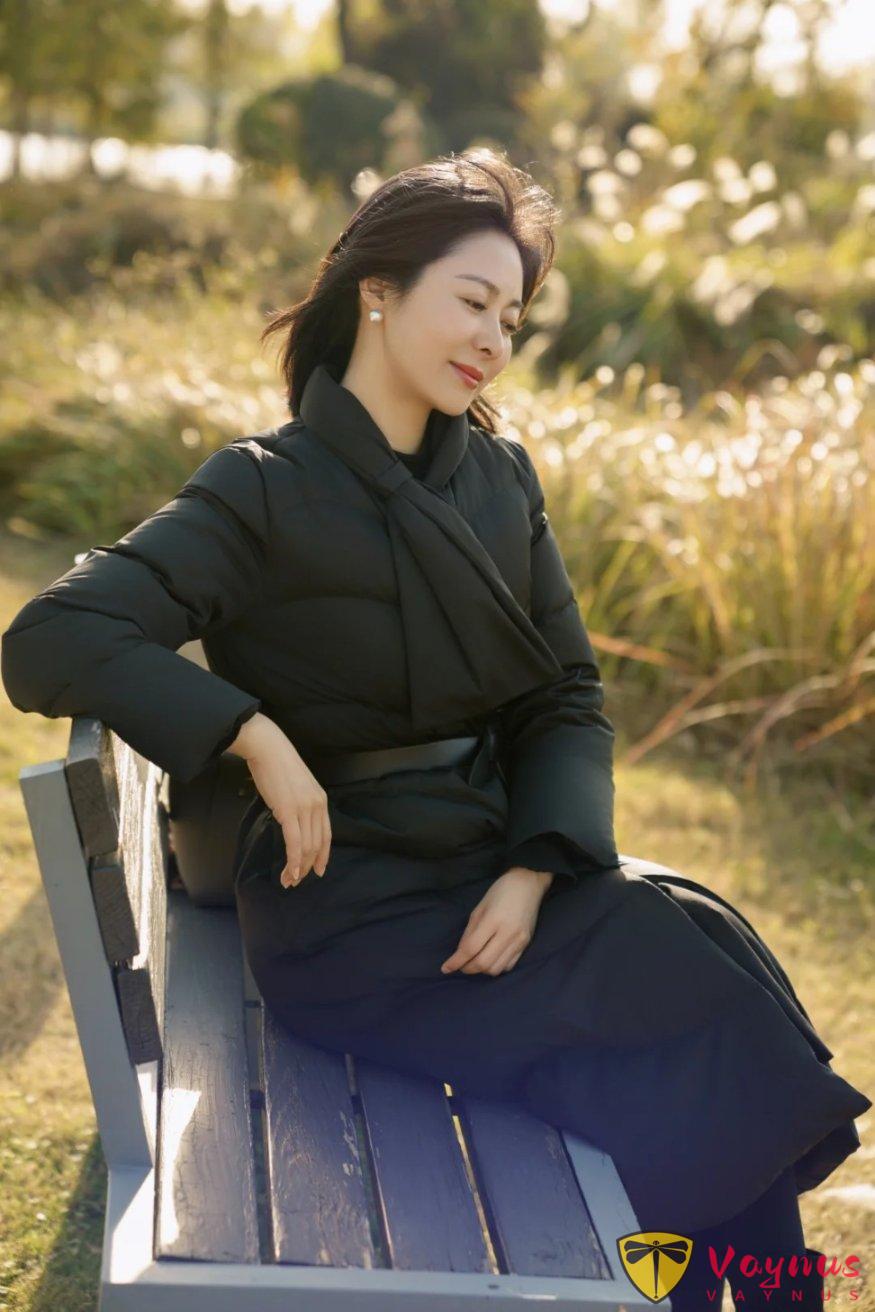 6个最适合中年女士的拍照姿势技巧，拍照自然好看，随性不做作